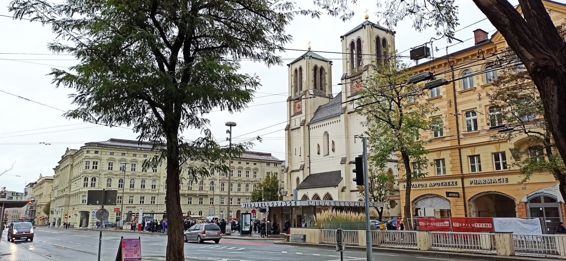 Sammelpunkt Treffpunkt Stadion Demo Demonstration Mirabellplatz Austria Salzburg