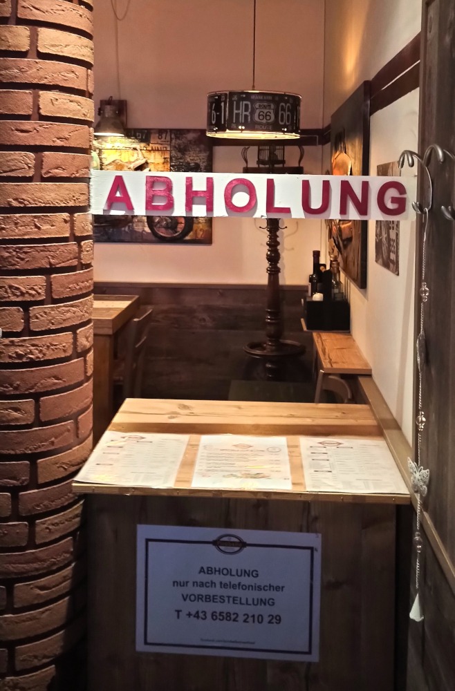 Abholzone Bereich zum Abholen von Speisen bei Picobello Streetfood Saalfelden