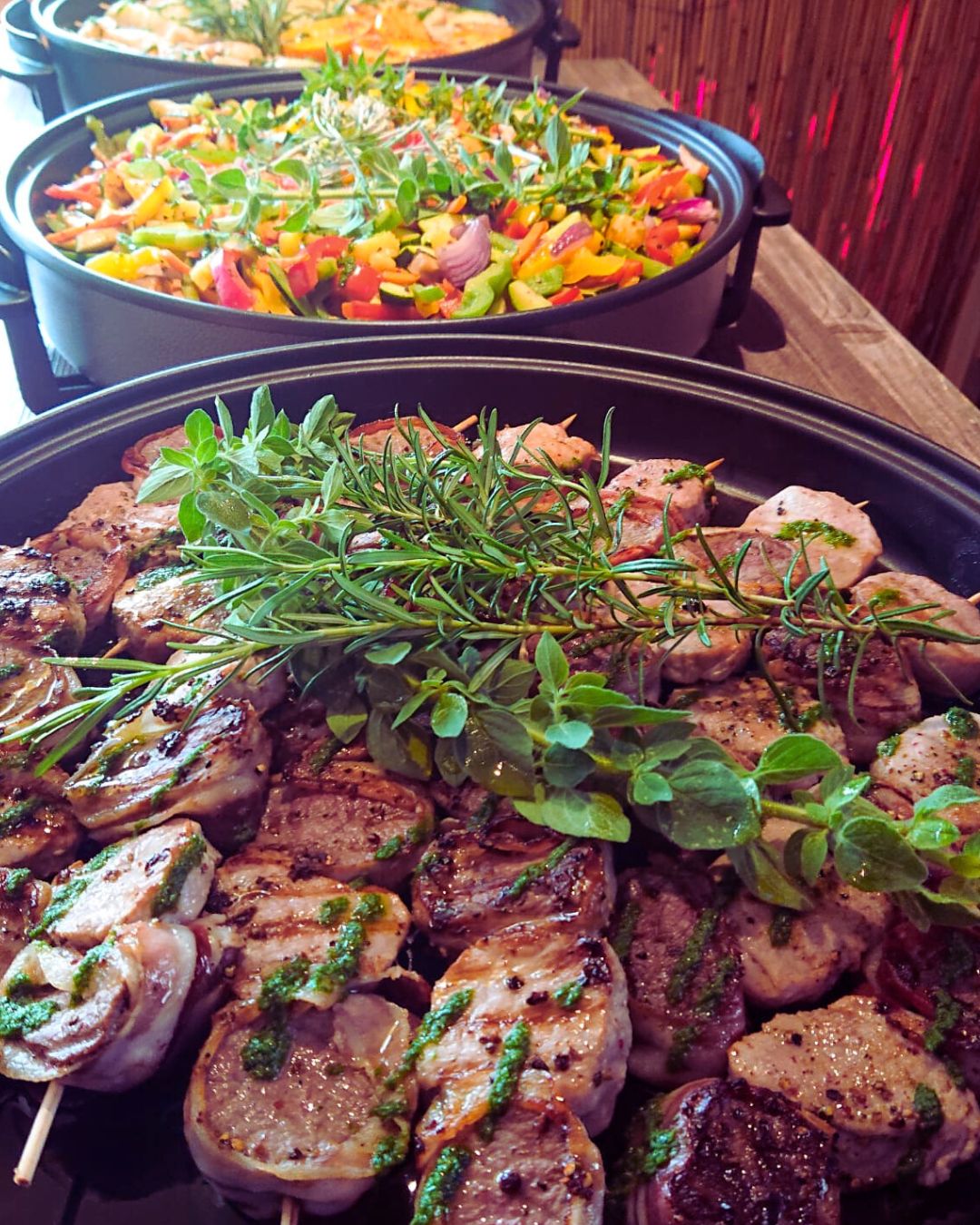 Grillspieße mit Rosmarin verfeinert